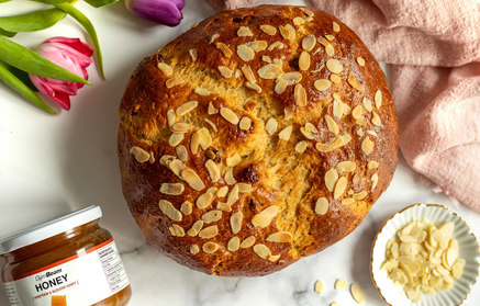 Фитнес рецепта: Сладък великденски хляб с мед и бадеми