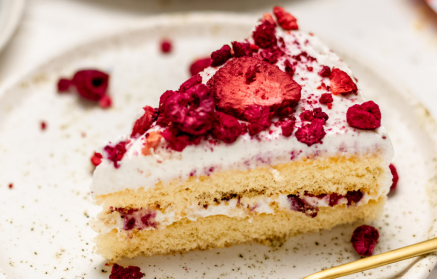 Фитнес рецепта: Дунапренена торта с крем от извара и ягоди